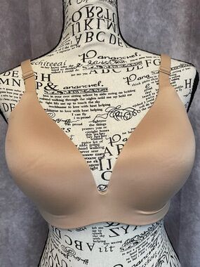Victoria's Secret Light Nude Smooth Wireless T-Shirt Bra 38C. Like new!